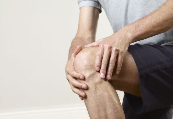 Arthrose, eine degenerativ-dystrophische Erkrankung, äußert sich durch Schmerzen in den Gelenken.